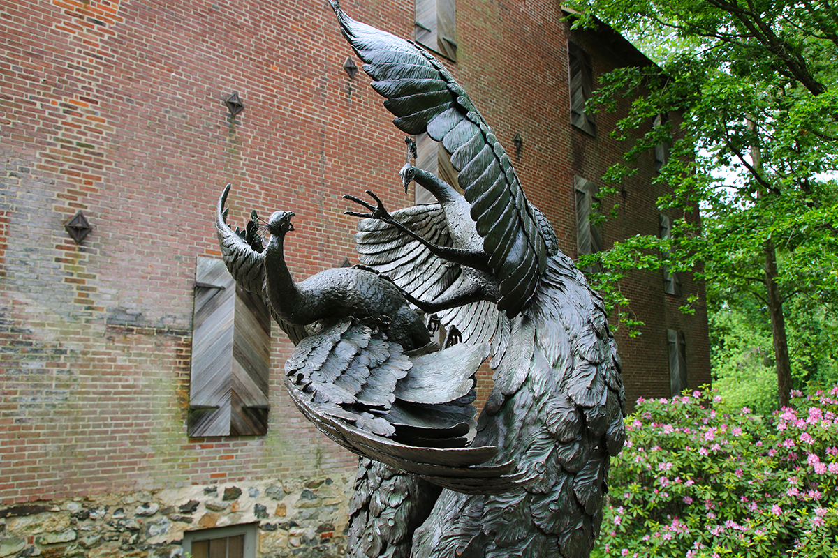 sculpture of 2 peacocks fighting