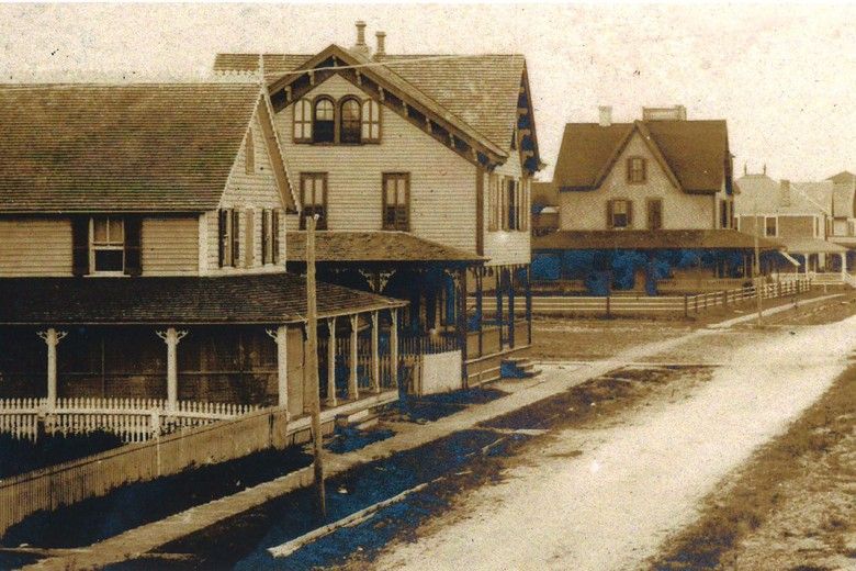 Photograph showing the Poole house (center). The source of this photograph from the Paul Preston Davis Collection is unidentified. 