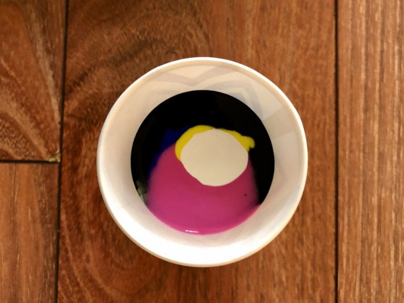 Fill paint pouring cup