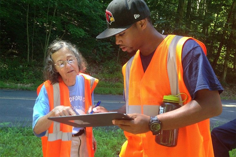 Botanist Janet Ebert instructs a LEAF intern on how to collect field data. ©Anmy Nguyen (The Nature Conservancy)