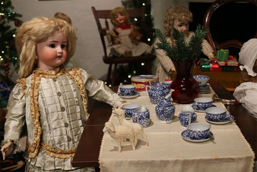 A Holiday Fantasy: The Ann Wyeth McCoy Doll Collection