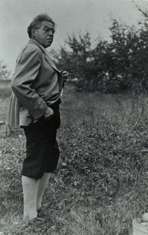 N.C. Wyeth en su propiedad de Chadds Ford, hacia 1943. Fotografía de Edward J. S. Seal, cortesía de los Archivos de la Familia Wyeth